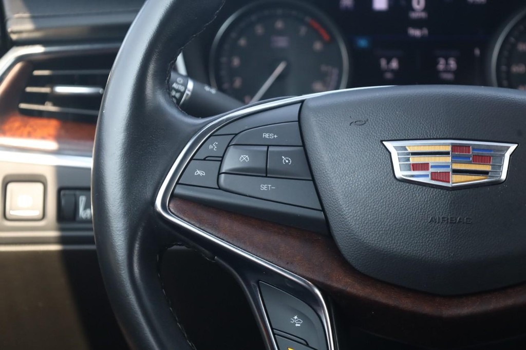 Cadillac XT5 Vehicle Full-screen Gallery Image 10