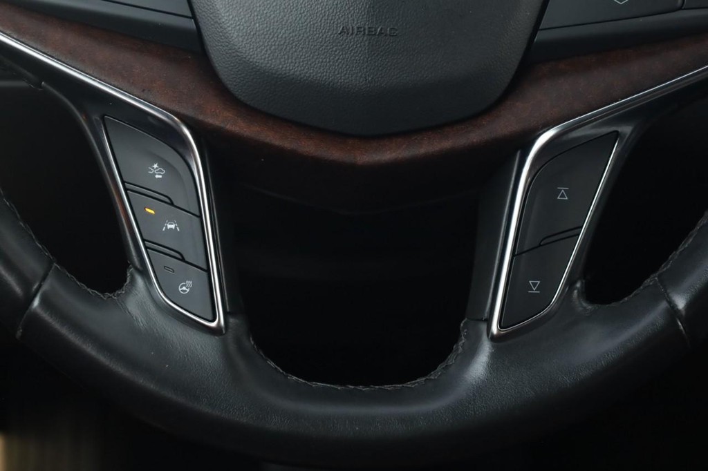 Cadillac XT5 Vehicle Full-screen Gallery Image 11