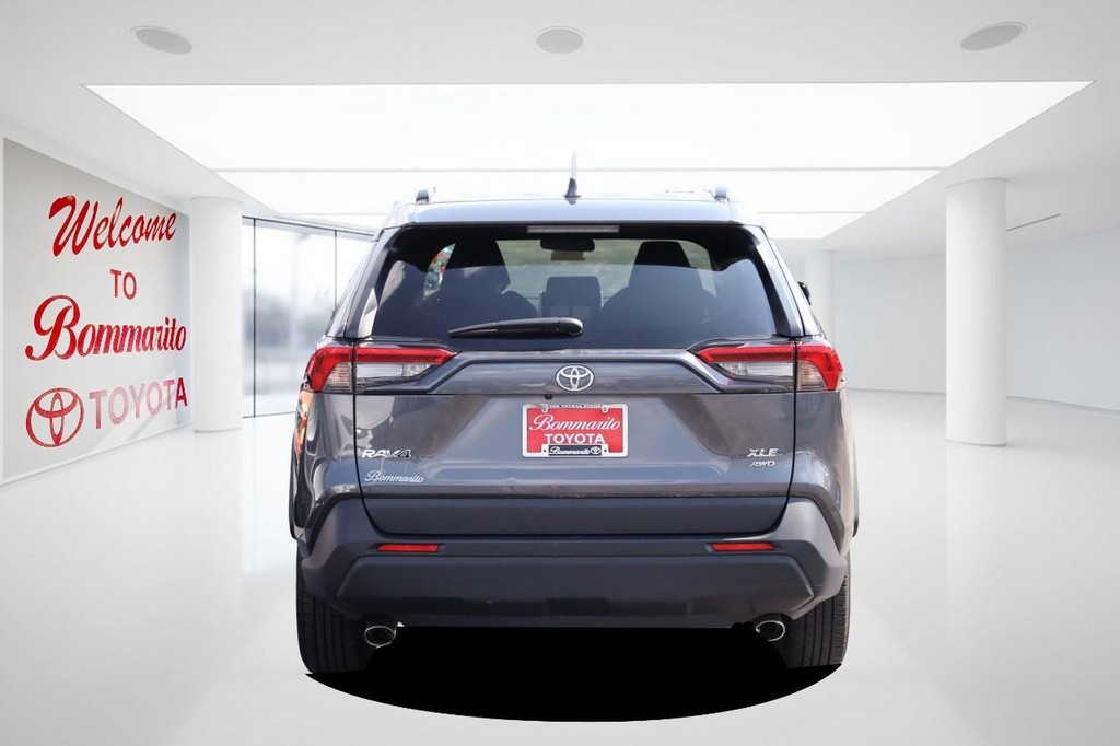 Toyota RAV4 Vehicle Full-screen Gallery Image 6