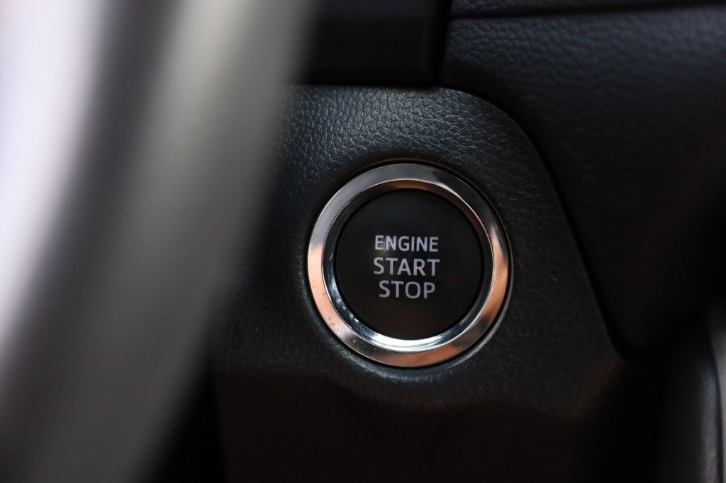 Toyota RAV4 Vehicle Full-screen Gallery Image 14