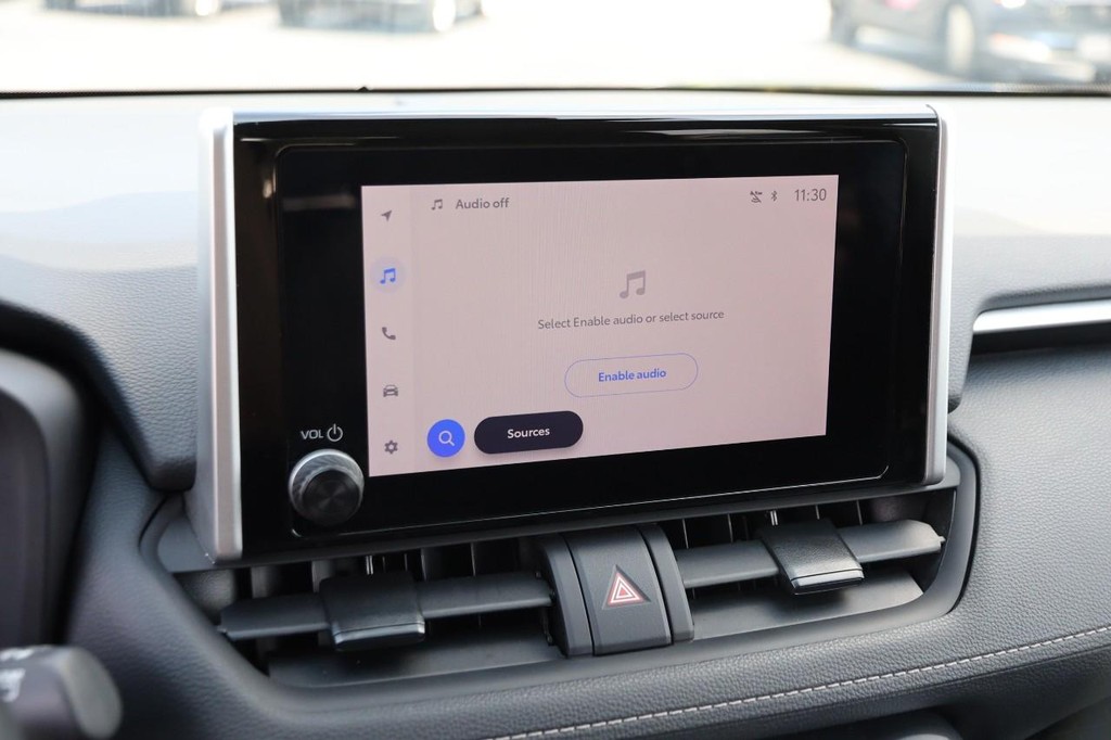 Toyota RAV4 Vehicle Full-screen Gallery Image 15