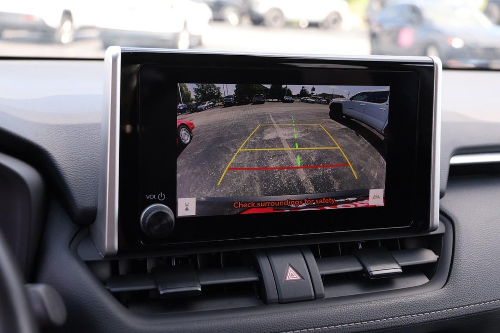 Toyota RAV4 Vehicle Full-screen Gallery Image 16