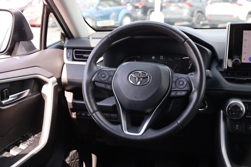 Toyota RAV4 Vehicle Full-screen Gallery Image 22