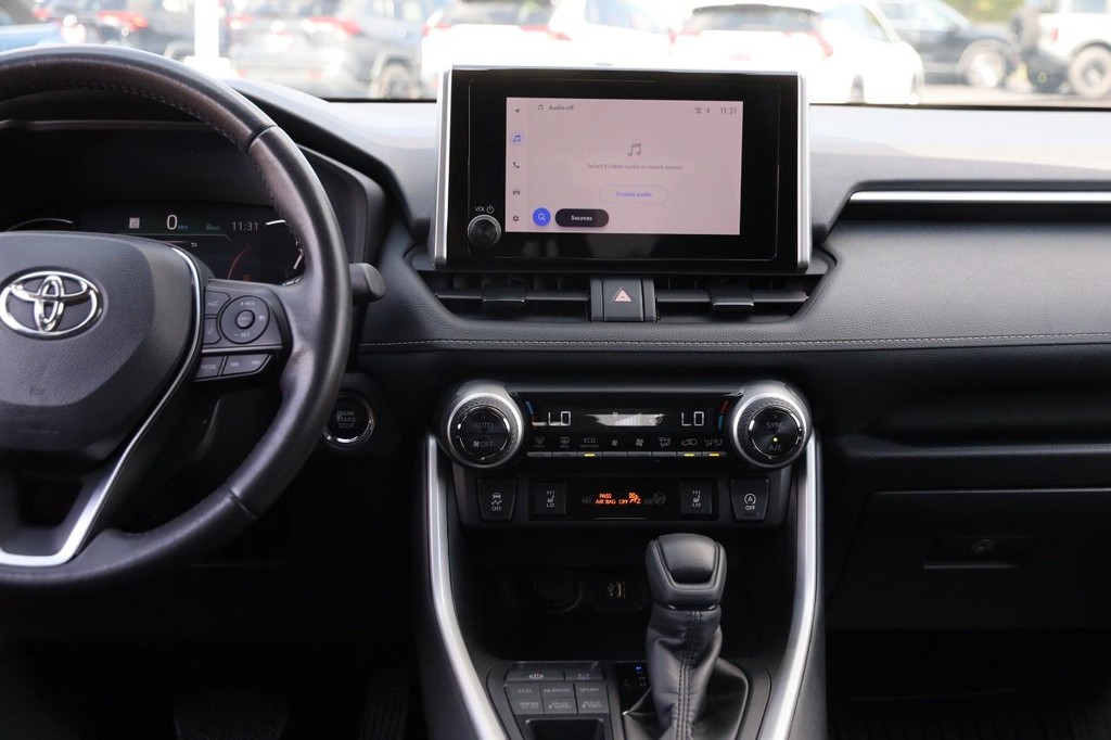 Toyota RAV4 Vehicle Full-screen Gallery Image 23