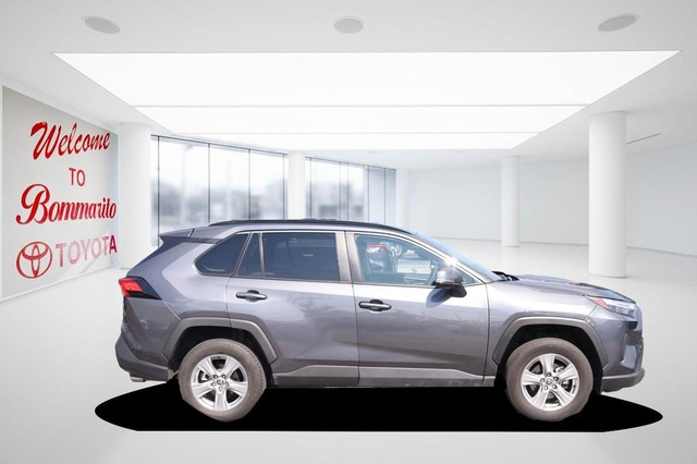 Toyota RAV4 Vehicle Image 05
