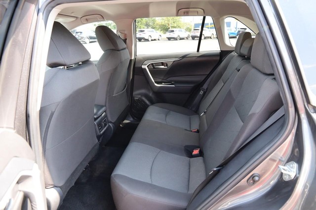 Toyota RAV4 Vehicle Image 09