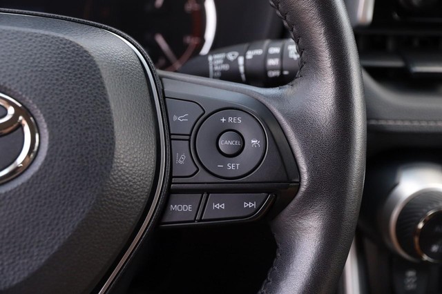 Toyota RAV4 Vehicle Image 12