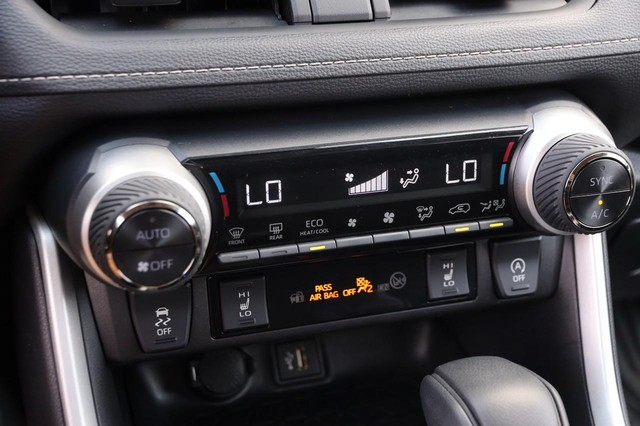 Toyota RAV4 Vehicle Image 17