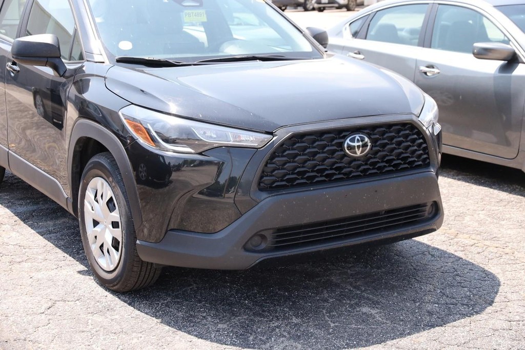 Toyota Corolla Cross Vehicle Full-screen Gallery Image 2
