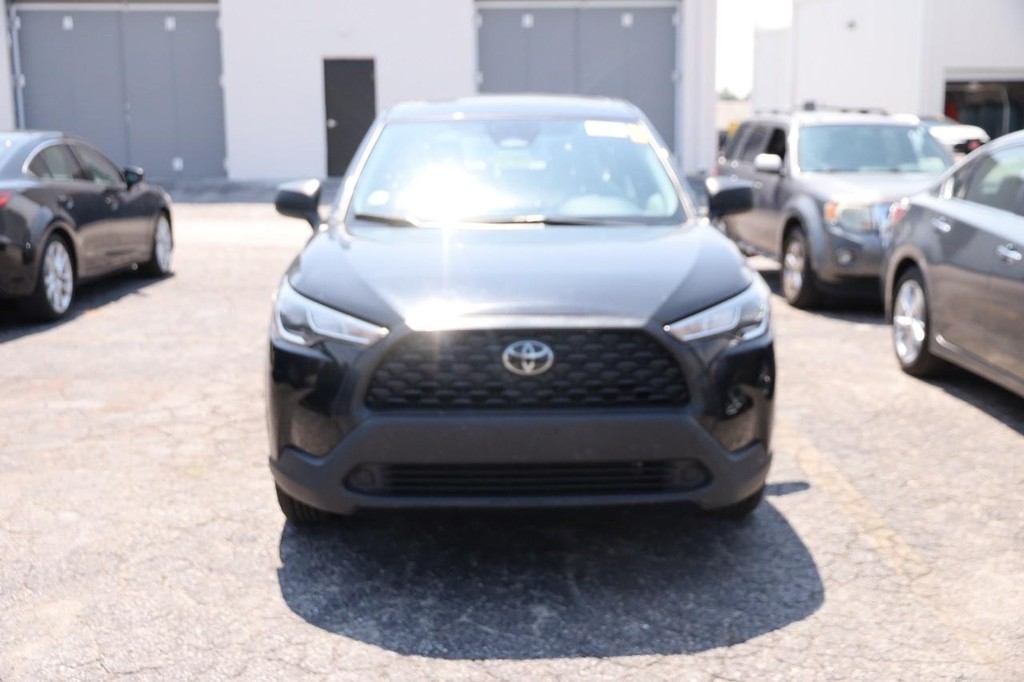 Toyota Corolla Cross Vehicle Full-screen Gallery Image 3