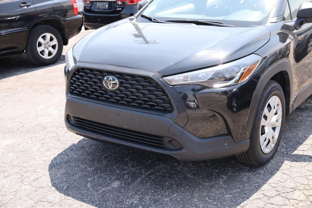 Toyota Corolla Cross Vehicle Full-screen Gallery Image 5