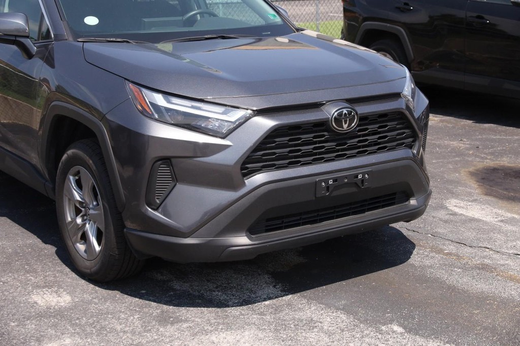 Toyota RAV4 Vehicle Full-screen Gallery Image 2