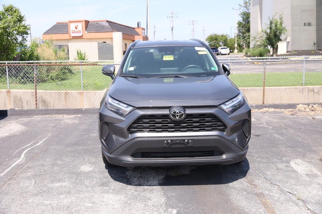 Toyota RAV4 Vehicle Full-screen Gallery Image 3