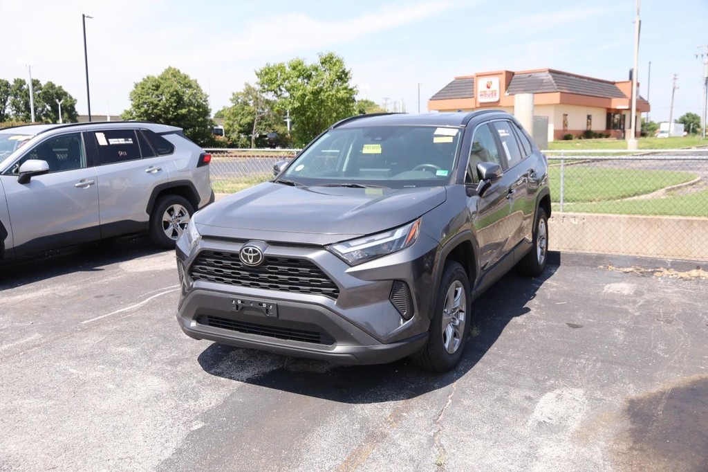 Toyota RAV4 Vehicle Full-screen Gallery Image 4