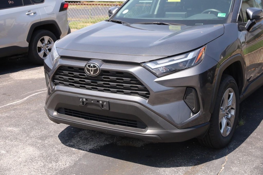 Toyota RAV4 Vehicle Full-screen Gallery Image 5