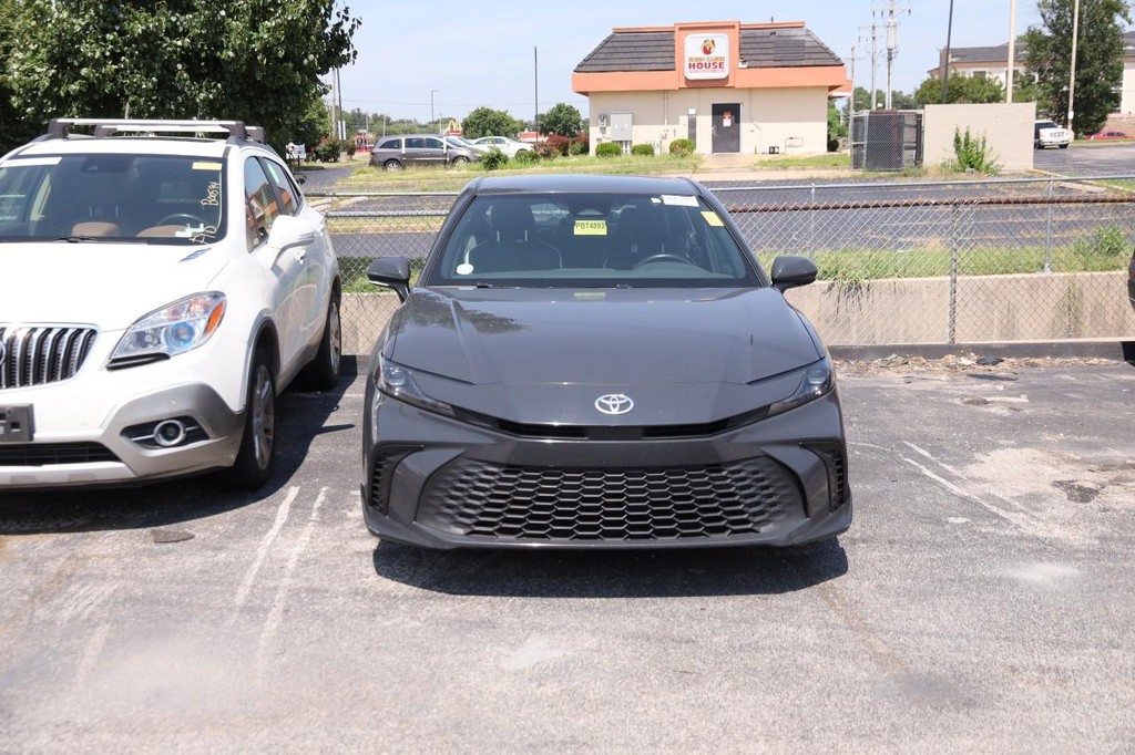 Toyota Camry Vehicle Full-screen Gallery Image 3