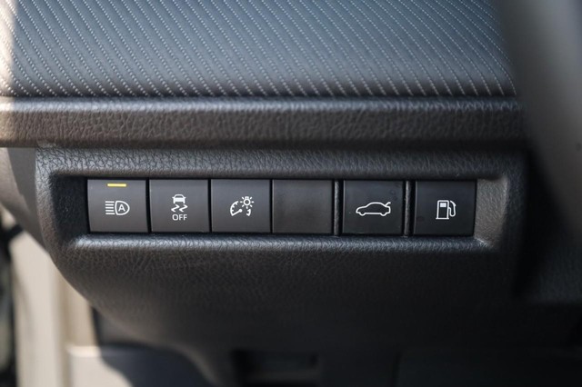 Toyota Camry Vehicle Image 12