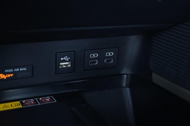 Toyota Camry Vehicle Image 17