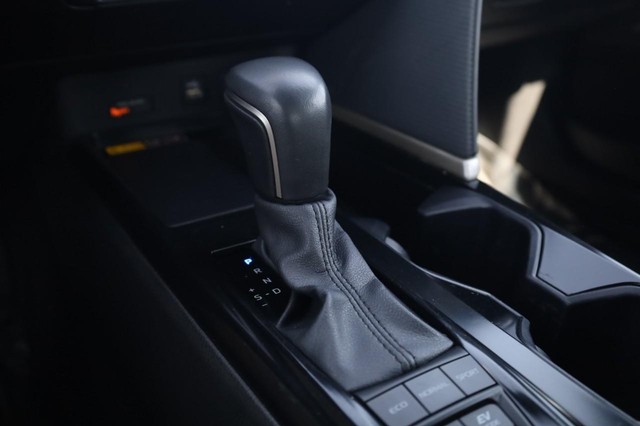 Toyota Camry Vehicle Image 19