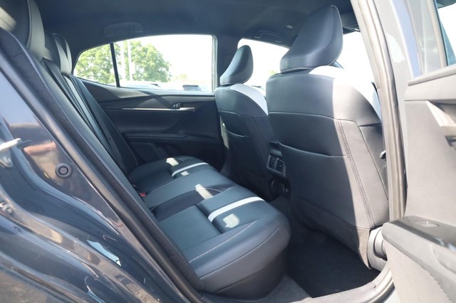 Toyota Camry Vehicle Image 22