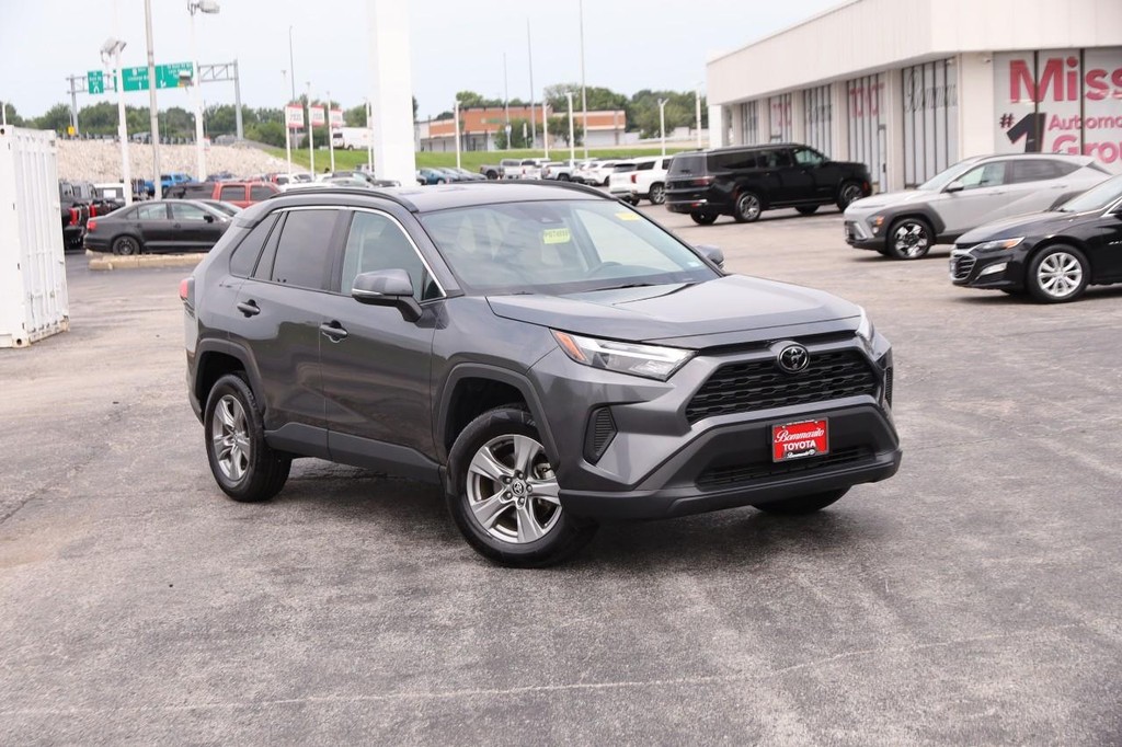 Toyota RAV4 Vehicle Full-screen Gallery Image 2