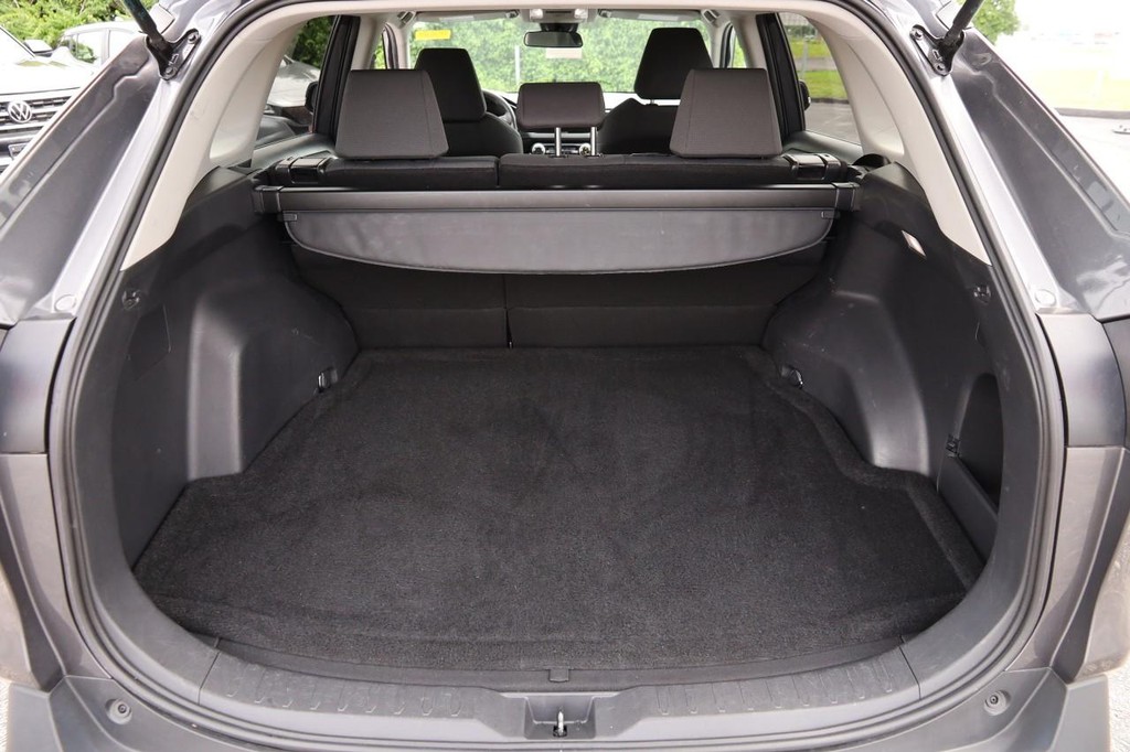 Toyota RAV4 Vehicle Full-screen Gallery Image 7