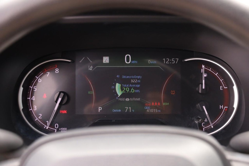 Toyota RAV4 Vehicle Full-screen Gallery Image 13