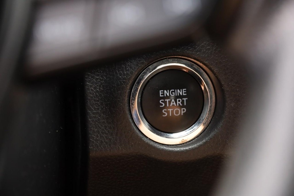 Toyota RAV4 Vehicle Full-screen Gallery Image 14