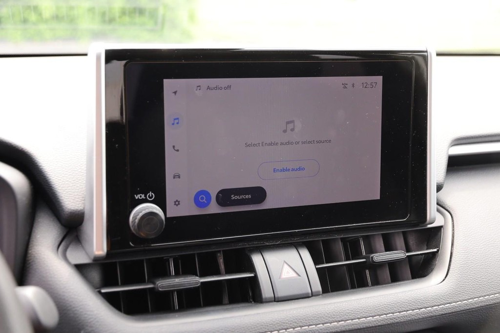Toyota RAV4 Vehicle Full-screen Gallery Image 15