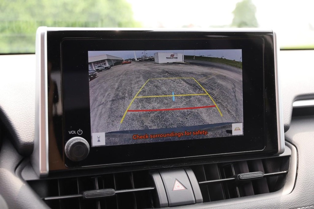 Toyota RAV4 Vehicle Full-screen Gallery Image 16