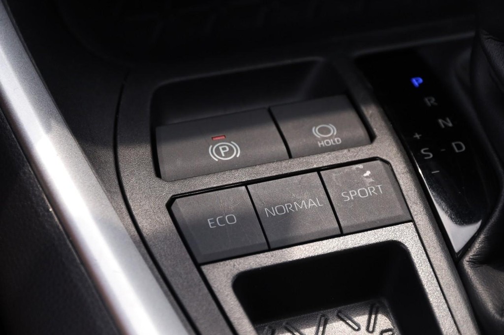 Toyota RAV4 Vehicle Full-screen Gallery Image 19
