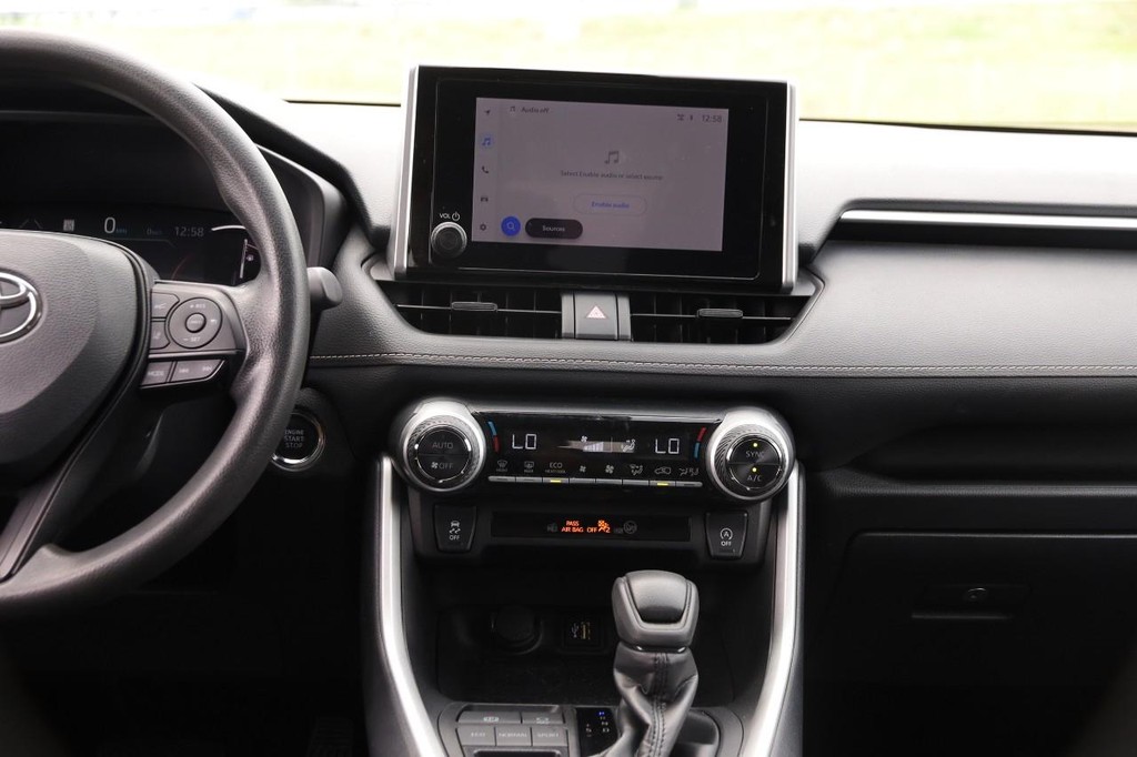 Toyota RAV4 Vehicle Full-screen Gallery Image 24