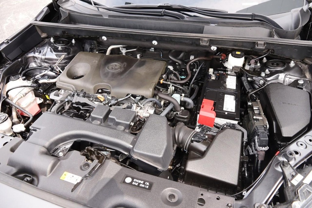 Toyota RAV4 Vehicle Full-screen Gallery Image 27