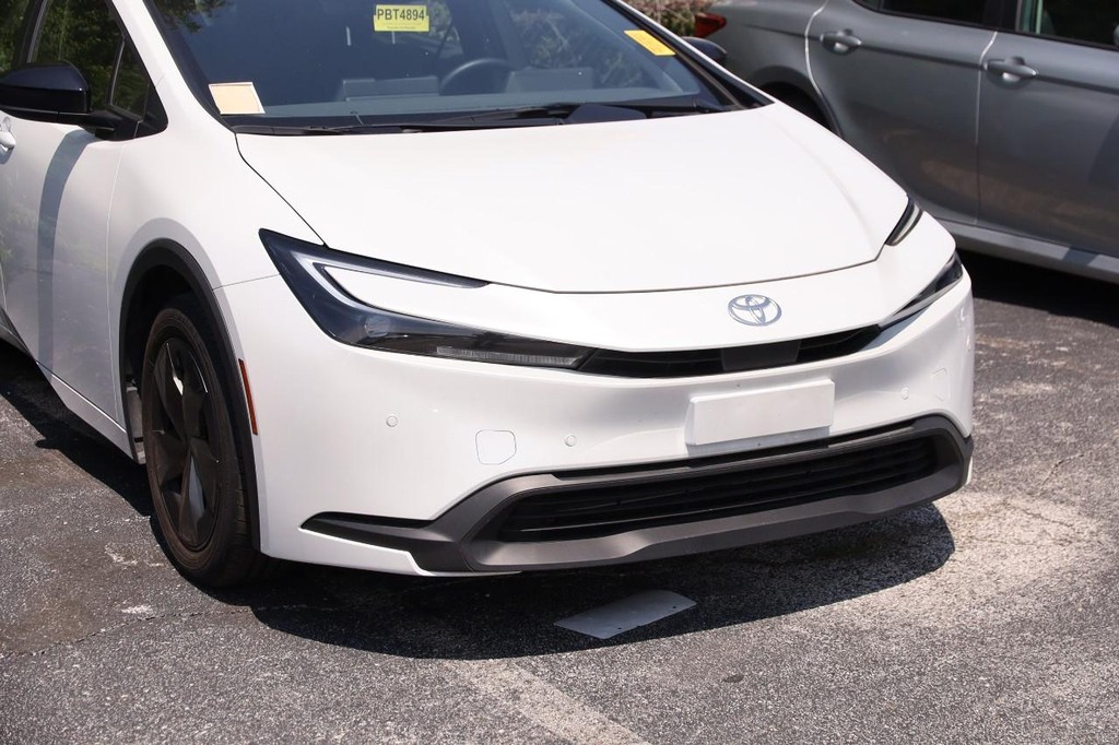 Toyota Prius Vehicle Full-screen Gallery Image 2