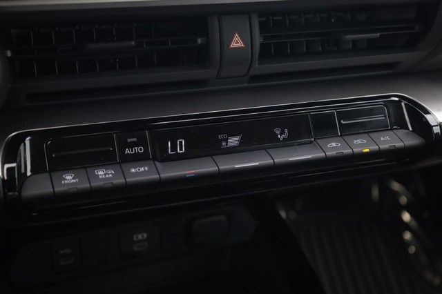 Toyota Prius Vehicle Image 16