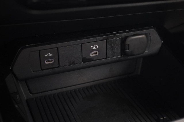 Toyota Prius Vehicle Image 17