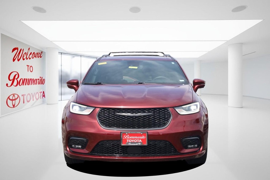 Chrysler Pacifica Vehicle Full-screen Gallery Image 04