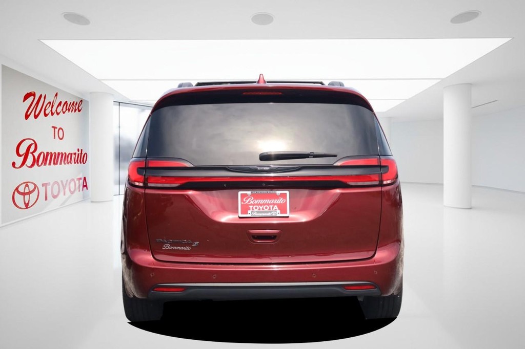 Chrysler Pacifica Vehicle Full-screen Gallery Image 06