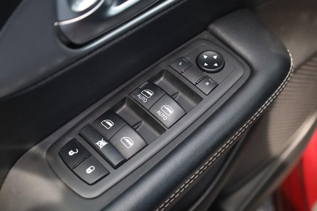 Chrysler Pacifica Vehicle Full-screen Gallery Image 11