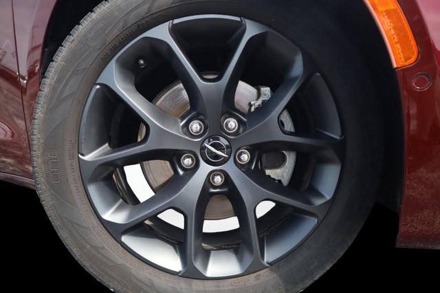 Chrysler Pacifica Vehicle Image 03