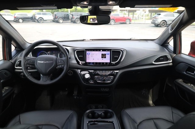 Chrysler Pacifica Vehicle Image 07