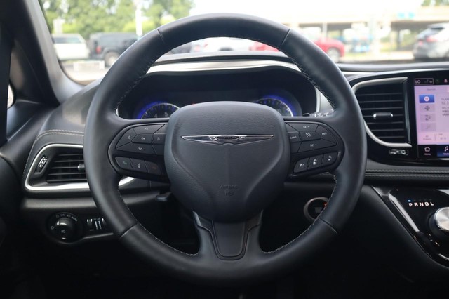 Chrysler Pacifica Vehicle Image 08