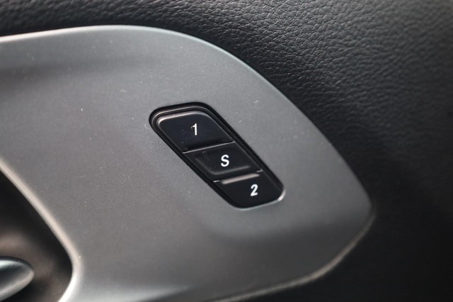 Chrysler Pacifica Vehicle Image 13