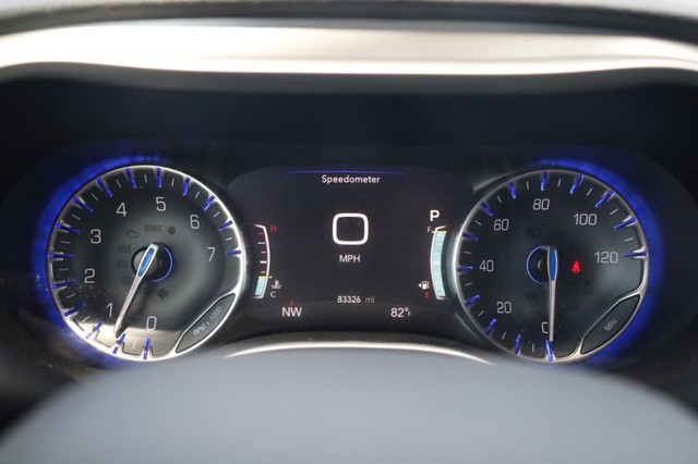 Chrysler Pacifica Vehicle Image 14