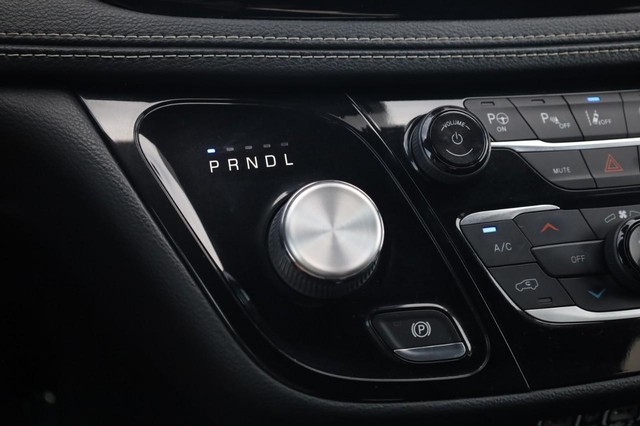 Chrysler Pacifica Vehicle Image 18
