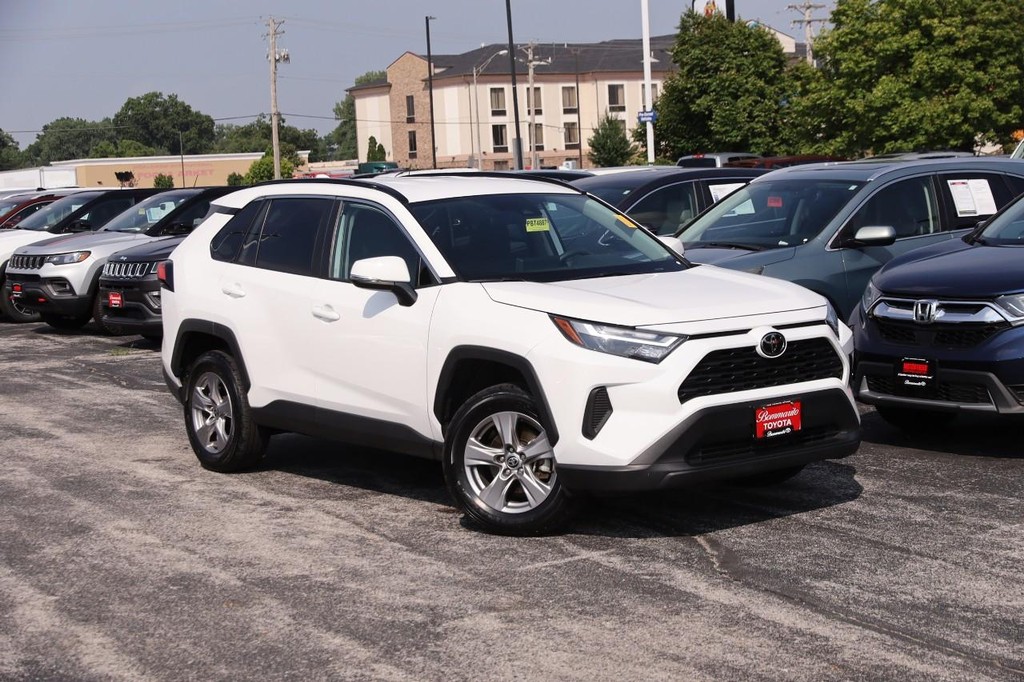 Toyota RAV4 Vehicle Full-screen Gallery Image 2
