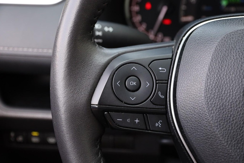 Toyota RAV4 Vehicle Full-screen Gallery Image 12