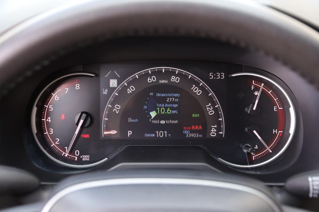 Toyota RAV4 Vehicle Full-screen Gallery Image 14
