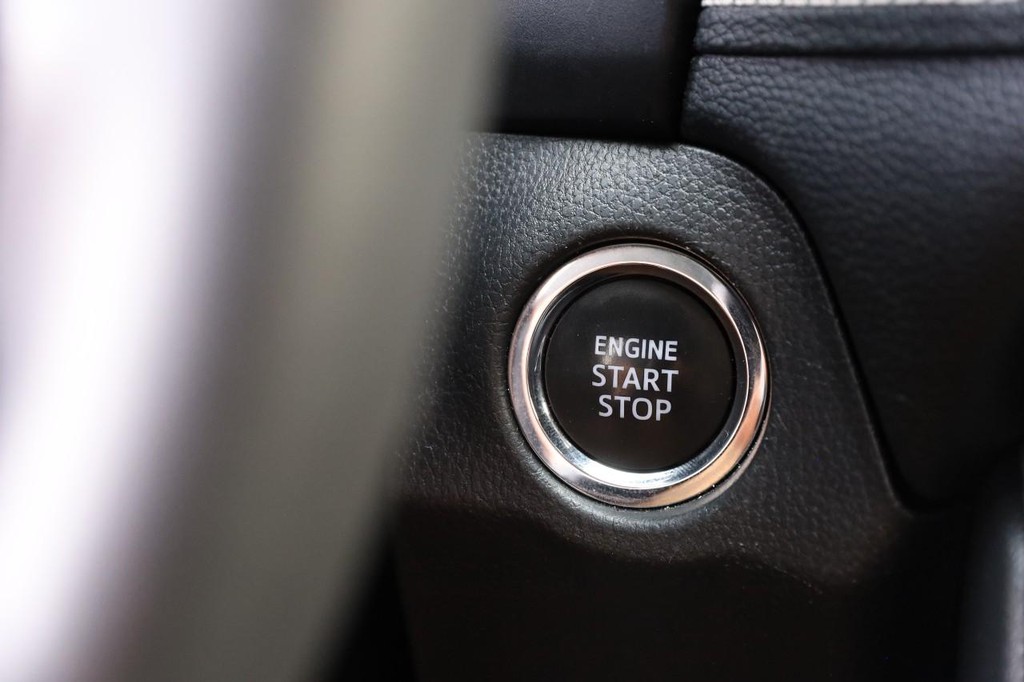 Toyota RAV4 Vehicle Full-screen Gallery Image 15