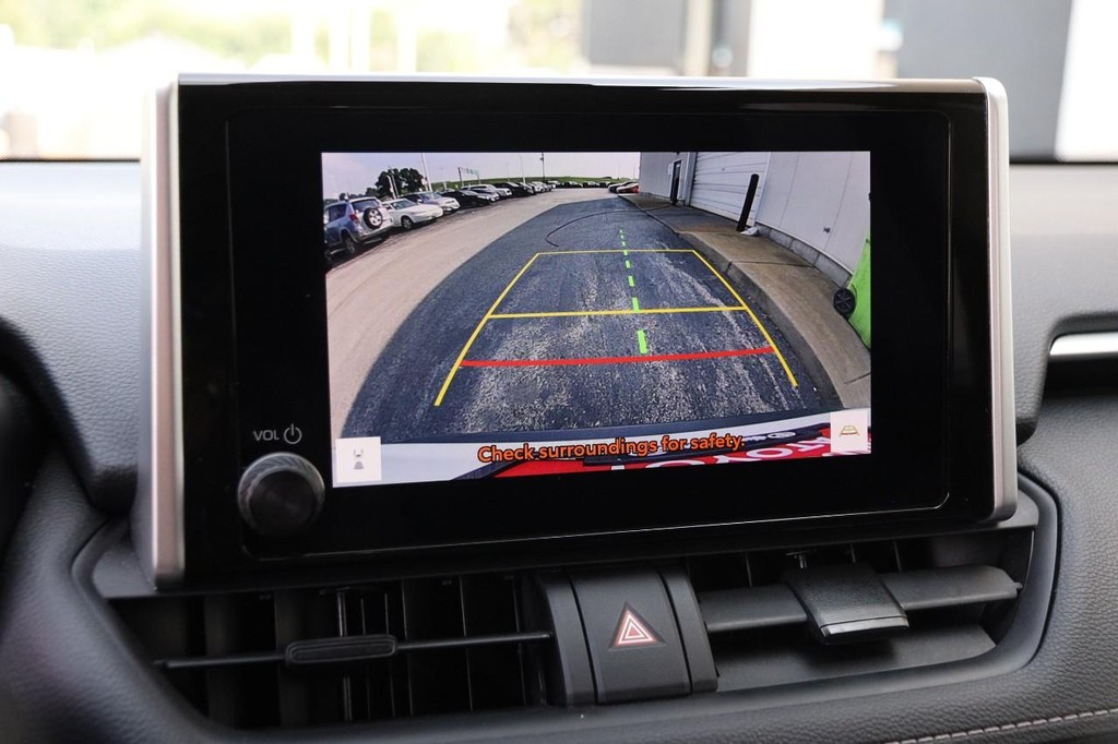 Toyota RAV4 Vehicle Full-screen Gallery Image 18